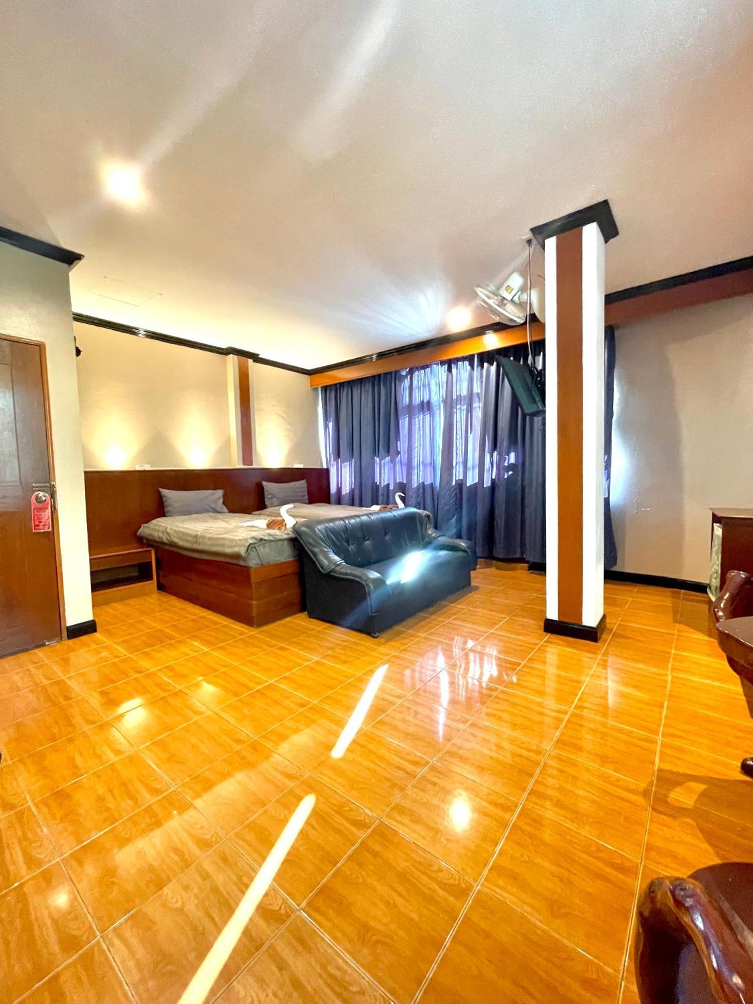 Centre Point Patong Hotel Eksteriør billede