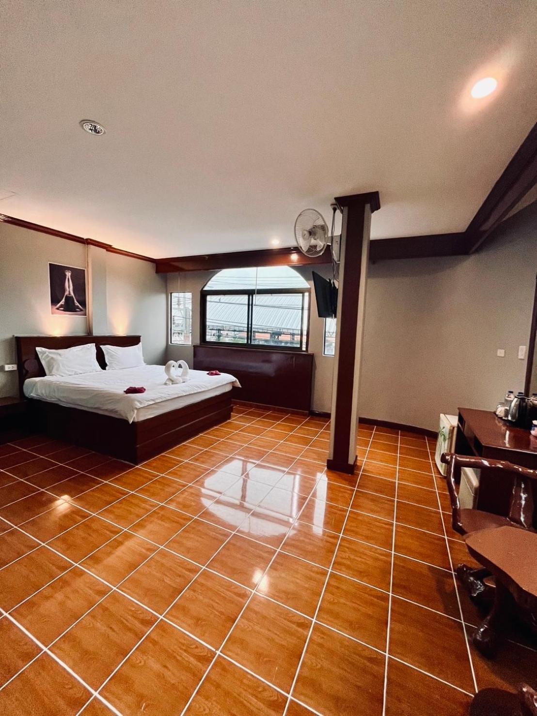 Centre Point Patong Hotel Eksteriør billede