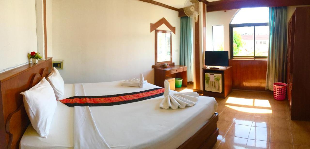 Centre Point Patong Hotel Eksteriør billede